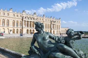 Fototapeta na wymiar Statue in the gardens of Versailles Castle, Paris 
