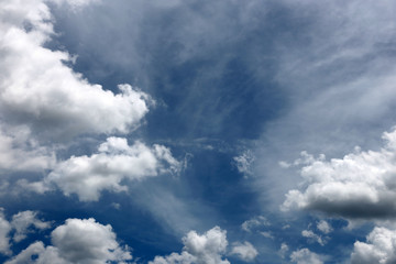 Obraz premium White clouds on blue sky for background.