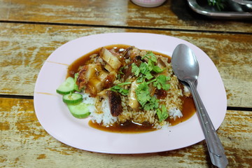   Rice crispy pork (ข้าวหมูกรอบ)