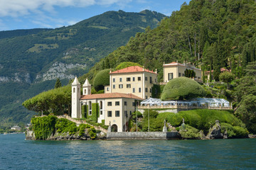 Fototapeta na wymiar Villa del Balbianello at lake Como