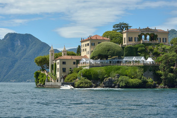 Fototapeta na wymiar Villa del Balbianello at lake Como