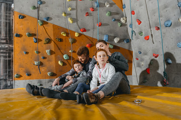Obraz na płótnie Canvas Family with children on mat at gym