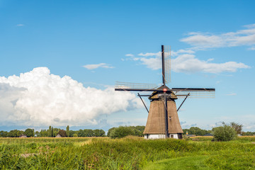 Fototapeta na wymiar Historical mill in Dutch landscape