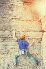 Obraz na płótnie Canvas rock climber climbs on a rocky wall 