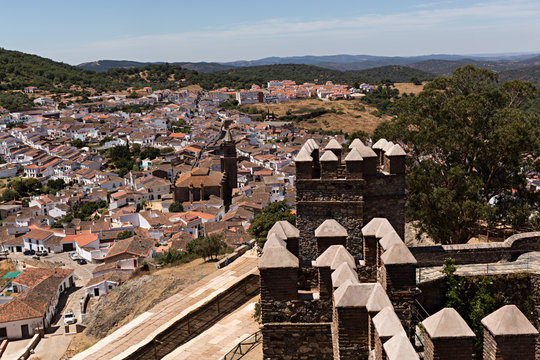 Cortegana ( Huelva, Espa&ntilde;a) vista desde el castillo.