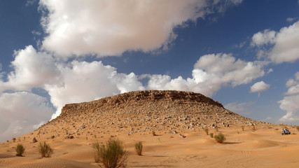 Tembaine montagna tabulare nel deserto del Sahara