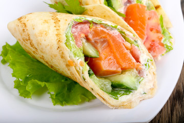 Salmon bread roll