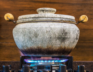 Panela de pedra no fogo. © JCLobo
