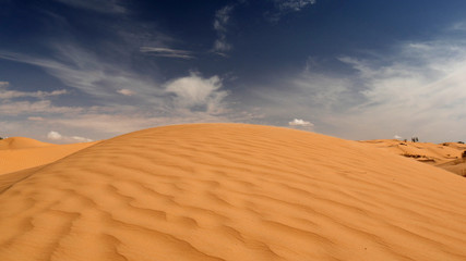 Sabbia e cielo del Sahara in Tunisia