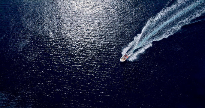 sillage de bateaux en mer, espagne