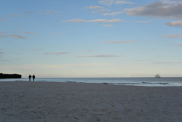 Fototapeta na wymiar Strandspaziergang an der Ostsee