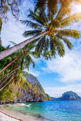 Fototapeta na wymiar Beautiful beach and tropical sea