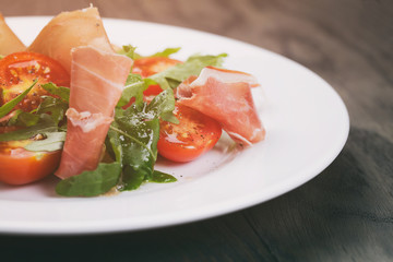 salad with prosciutto arugula and tomatoes