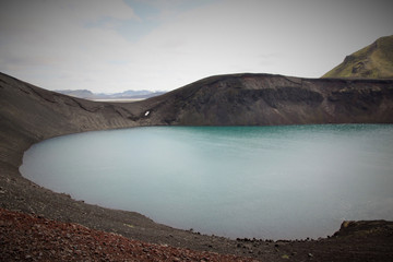 Islande, lac de cratère dans le landmannalaugar