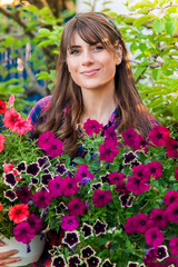 Naklejka premium Young woman planting flowers in the garden.