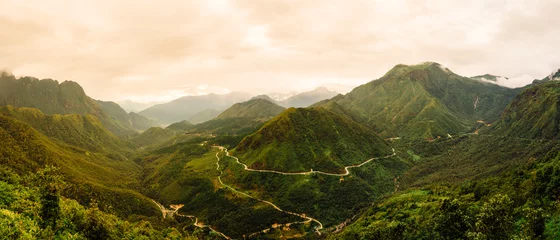 Schilderijen op glas Panorama of O Quy Ho Mountain Pass (Sapa, Vietnam), Vietnam's longest mountain pass. © LuNhatThuyen