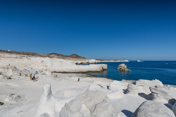 La scogliera di Sarakiniko a Milos, arcipelago delle isole Cicladi GR	