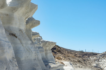 La scogliera di Sarakiniko a Milos, arcipelago delle isole Cicladi GR	