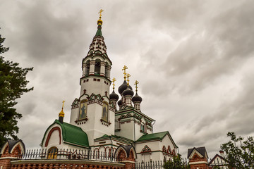 Fototapeta na wymiar The building of the old orthodox church against the background of the gray sky. Russia, Moscow region