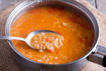 Preparation of traditional turpentine soup with bulgur and lentils
