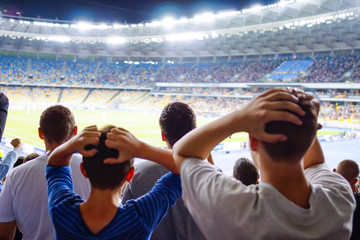 Hand fans who clap their hands at the stadium