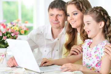 Fototapeta na wymiar family with laptop at home 
