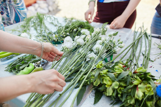 Master Class On Making Bouquets. Learning Flower Arranging, Making Beautiful Bouquets With Your Own Hands. Made. Manufacturer Summer Wedding Bouquet