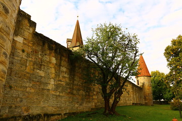 Außenmauern der Kirchenburg in Effeltrich in der Nähe von Nürnberg