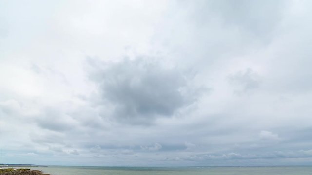 time lapse・海辺から見た曇り空