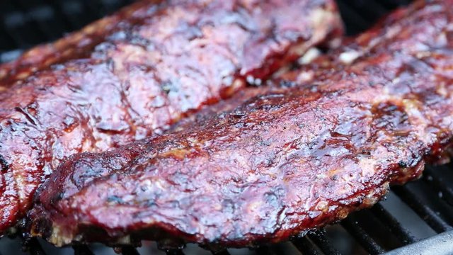  BBQ Ribs on a Grill