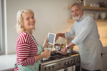 Fototapeta premium Smiling senior couple standing in kitchen