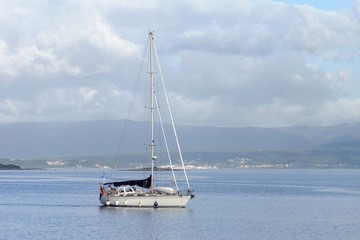 Obraz premium sailing yacht at the port entrance
