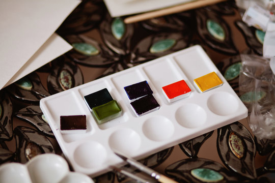 Palette with pigment