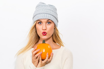 Fototapeta premium Young blonde woman holding pumpkins for halloween