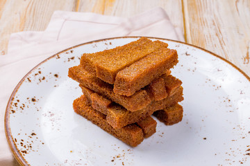 Garlic rye croutons