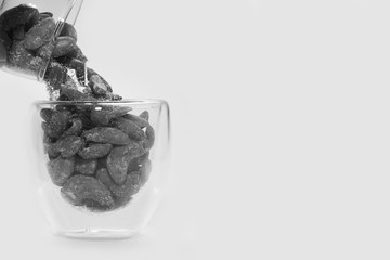  cashews are one of the lowest-fiber nuts, they are packed with vitamins, minerals and antioxidants