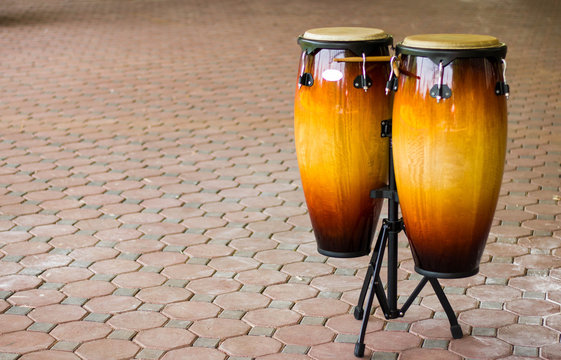 Conga Drum Images – Selaa 6 395 varastoaConga Drum Images – Selaa 6 395 varastoa  