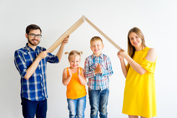 Obraz premium Family moving into new house