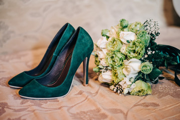 Green shoes and a bouquet of the bride