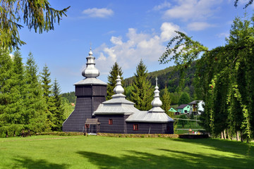 Ancient greek catholic wooden church in Czarna, Beskid Niski, Poland - obrazy, fototapety, plakaty