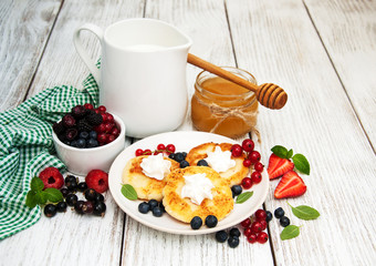 cottage cheese pancake with berries
