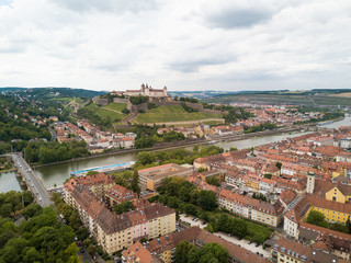 Fototapeta na wymiar Blick über den Main zur Festung Marienberg