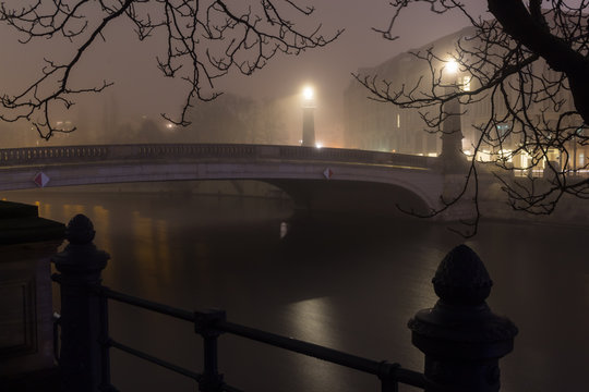 Fototapeta Bridge over the spree leading from Museum Island to Hackescher Markt in in city of Berlin