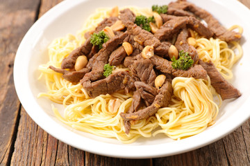 fried noodles with beef