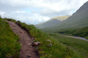 Weg in die Highlands in Schottland