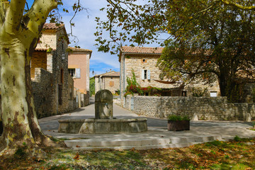 FONS SUR LUSSAN