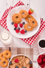 Breakfast with wholegrain cereals. 