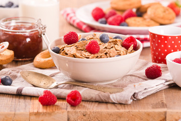 Breakfast with wholegrain cereals. 