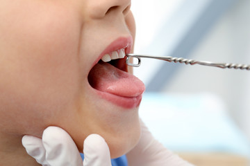 Obraz premium Cute boy at speech therapist's office, closeup