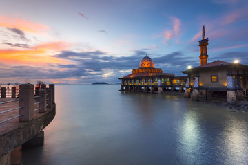 AL HUSSAIN MOSQUE Kuala Perlis is a Floating Mosque